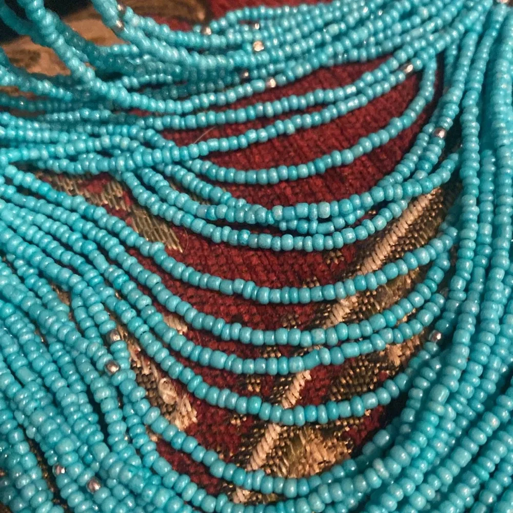 Showstopper beaded necklace!   (LL) - Picture 5 of 5